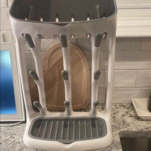 OXO White and Gray Kitchen Bottle Rack